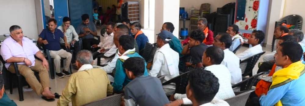 जनदर्शन में मंत्रीराजेश अग्रवाल ने सुनीं ग्रामीणों की समस्याएं, त्वरित समाधान के दिए निर्देश