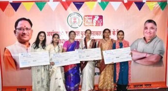 कलाकारों और साहित्यकारों के सम्मान-संवर्धन की दिशा में बड़ा कदम, संस्कृति विभाग ने वितरित किए सहायता एवं छात्रवृत्ति राशि के चेक