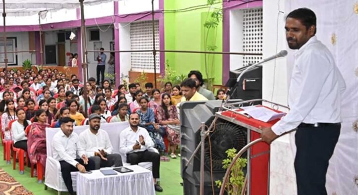 धमतरी प्रशासन की अनूठी ‘पहल’: युवाओं को मिलेगी मुफ्त कोचिंग