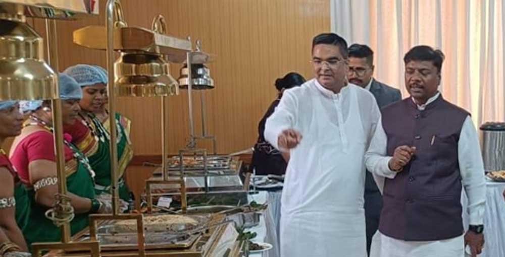 अबूझमाड़ का स्वाद पहुँचा विधानसभा- अरक चावल की महक से