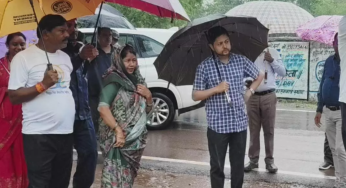 CG : बारिश के बीच छाता लेकर सड़कों पर उतरे महापौर, कलेक्टर और आयुक्त …