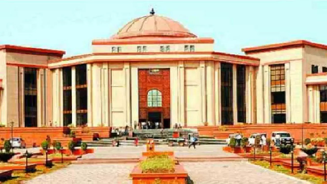 CG : भृत्य और शिक्षिका को झटका, हाईकोर्ट ने बर्खास्तगी आदेश को सही माना …