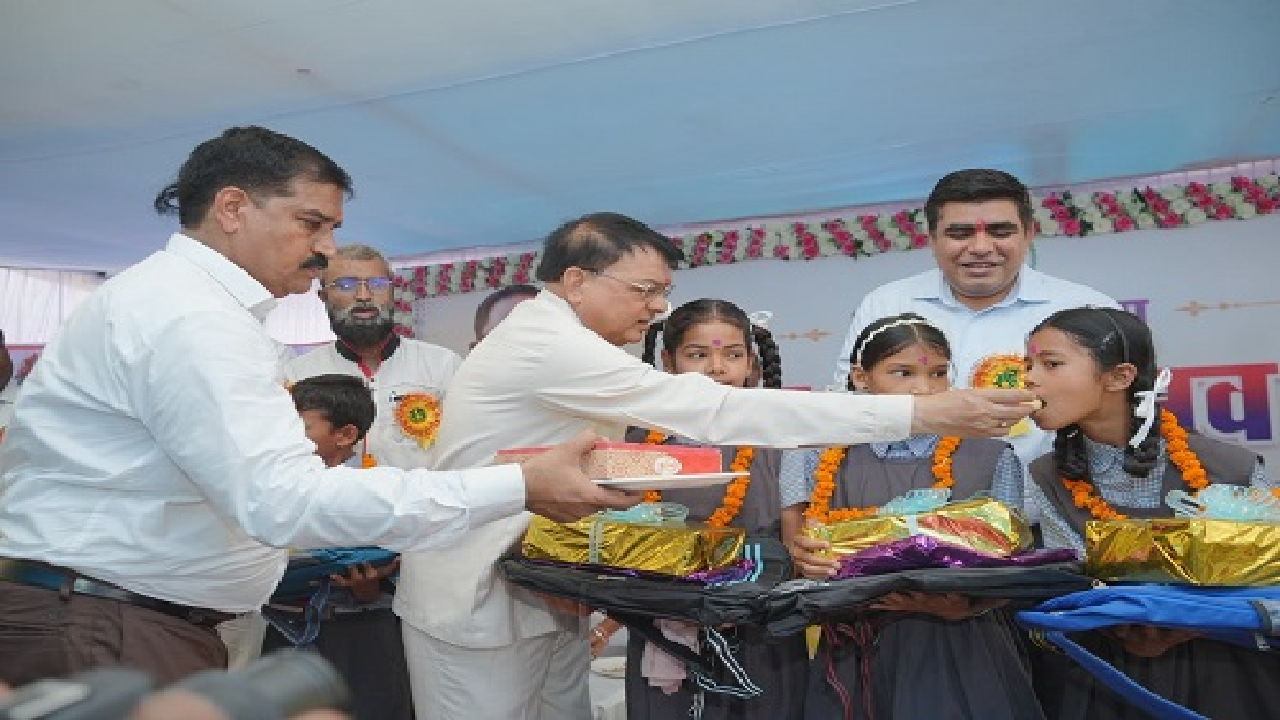 CG : शिक्षा से बड़ा कोई धन नहीं, लक्ष्य निर्धारित कर मेहनत करें विद्यार्थी: लखन लाल देवांगन …