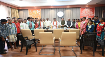 CG : विजय शर्मा ने नक्सल प्रकरणों की वापसी को लेकर बस्तर के युवाओं से की मुलाकात …