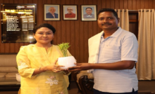 CG : कलेक्टर ने किया शौर्य चक्र से सम्मानित जिले के वीर जवान भोजराम साहू का सम्मान …