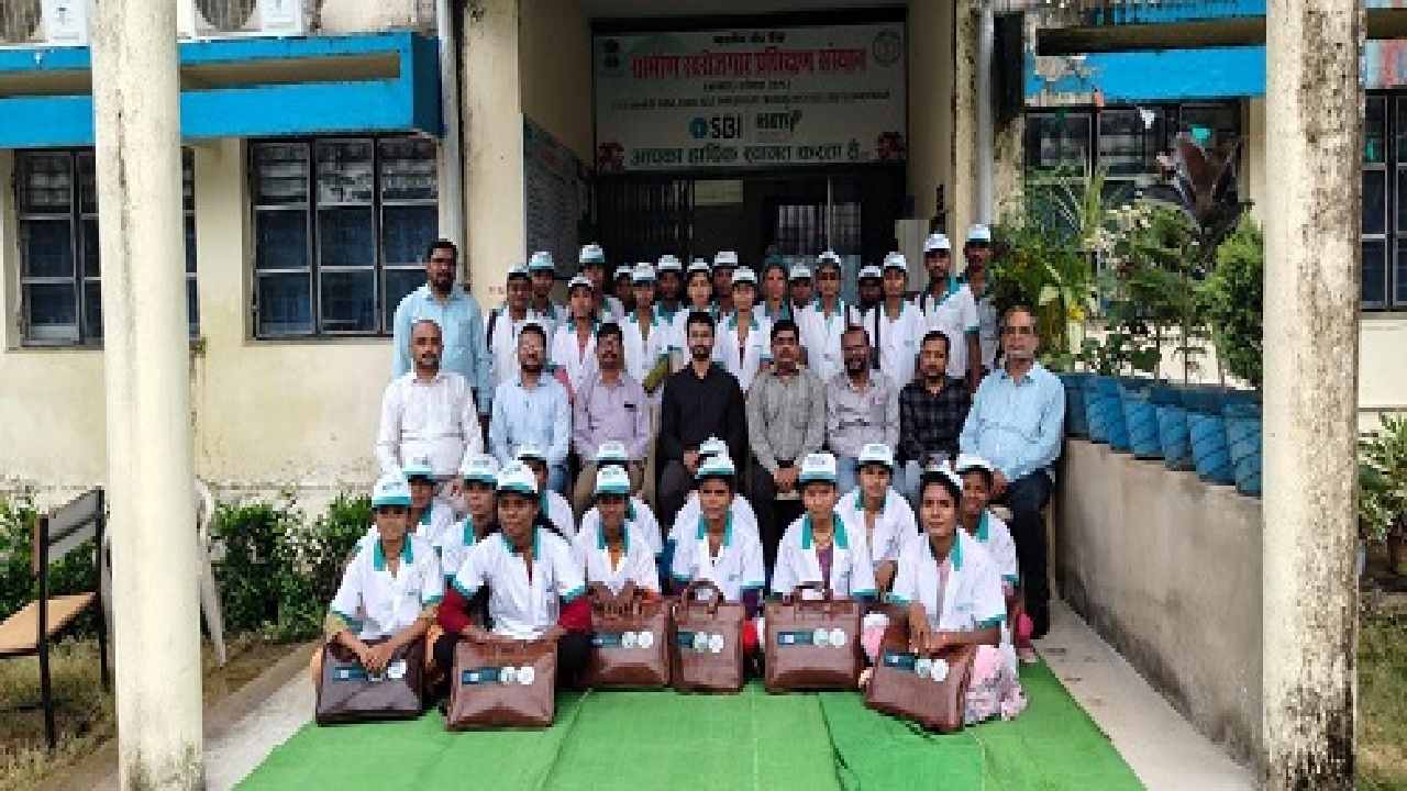 CG : 15 दिवसीय पशु सखी प्रशिक्षण का हुआ सफल समापन …