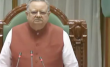 CG : अध्यक्षीय दीर्घा मुस्कुराई …