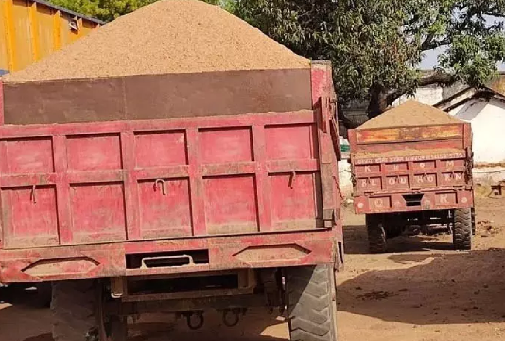 CG : 5 ट्रैक्टर जब्त, खनिज विभाग की बड़ी कार्रवाई …