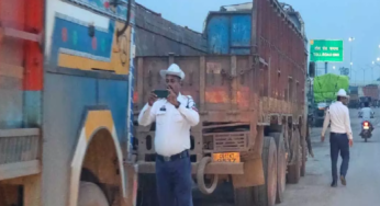 CG : टाटीबंध और आमानाका में सड़क किनारे अवैध रूप से खड़े ट्रक और ट्रेलरों पर चालानी कार्रवाई …