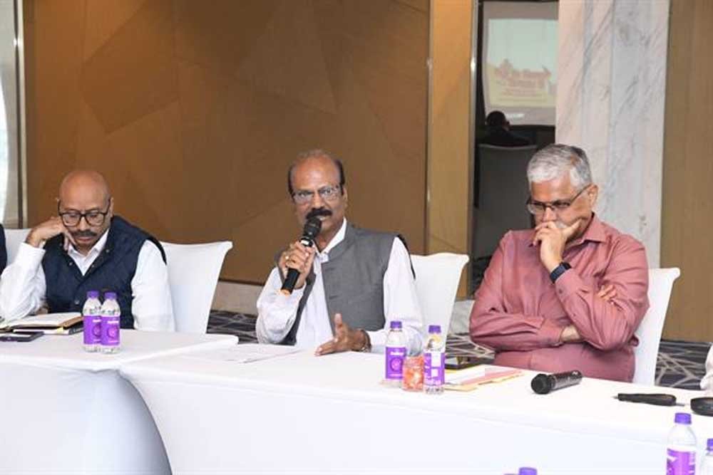 नशामुक्त, साइबर सुरक्षित एवं जनकेंद्रित पुलिसिंग पर डीजीपी कैलाश मकवाणा ने दिए निर्देश