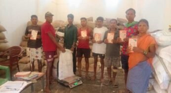 नारायणपुर जिला प्रशासन की अनूठी पहल- दुर्गम वनांचल गांवों तक ट्रैक्टर से पहुंचाया गया
