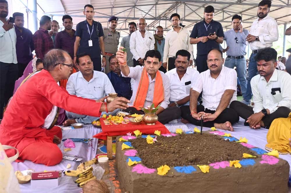 गांवों में खेल और बाल विकास की बुनियादी सुविधाओं का विस्तार सरकार की प्राथमिकता- राजस्व मंत्री टंकराम वर्मा
