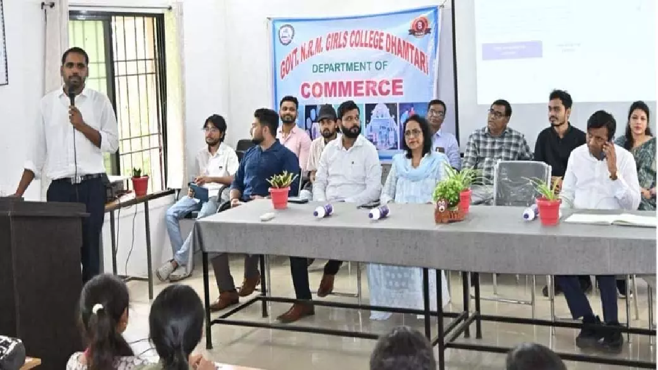 CG : तकनीक के पंख लगाकर उड़ान भरेगा धमतरी का युवा …