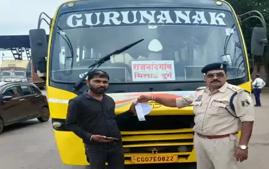 CG : दुर्ग में पहली बार: नशे में यात्रियों से भरी बस चला रहा था ड्राइवर, कोर्ट ने भेजा जेल, ₹15 हजार जुर्माना …
