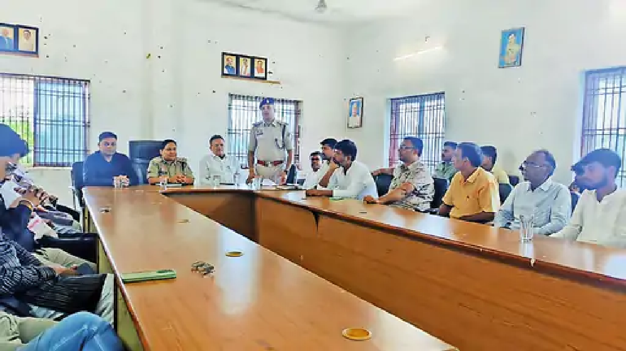 राजनांदगांव : डीजे में तेज आवाज व फूहड़ गानों पर रोक, शाम 4 से 11 बजे तक विसर्जन…