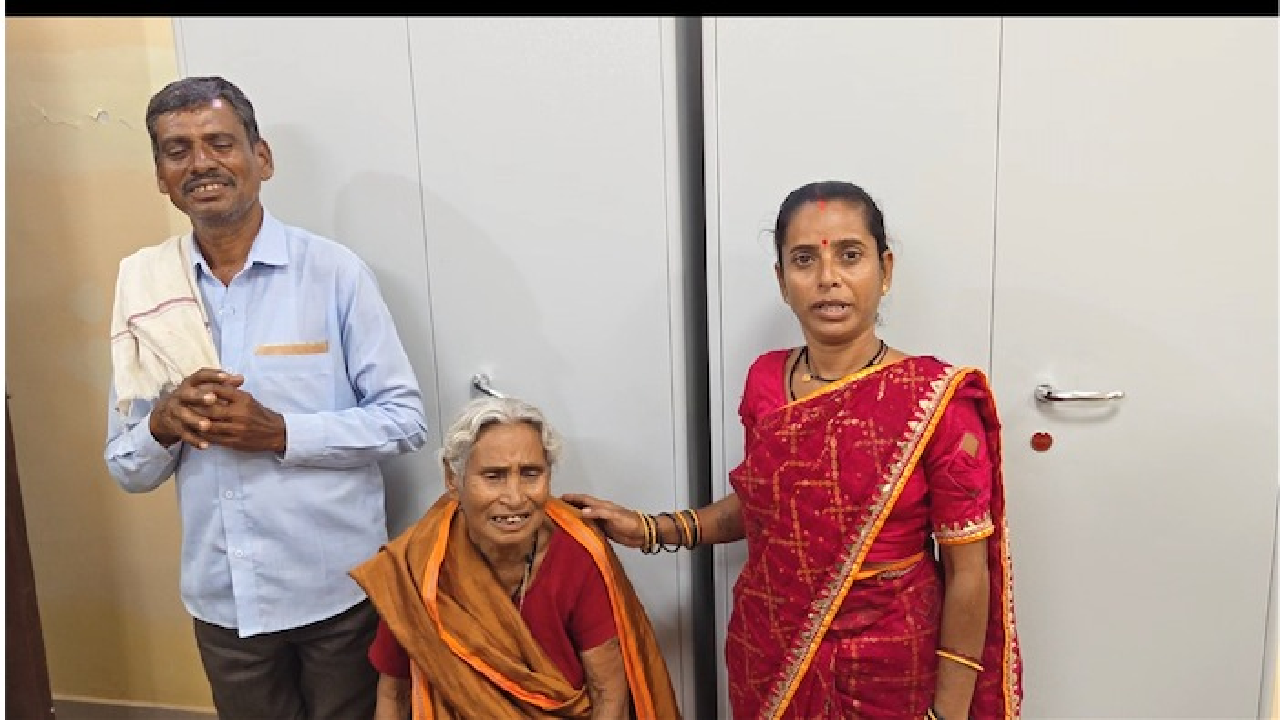 CG : सेवा की कहानी : 81 वर्षीय सोनकुंवर के लिए आसान हुआ बेटे के नाम जमीन का हस्तांतरण
