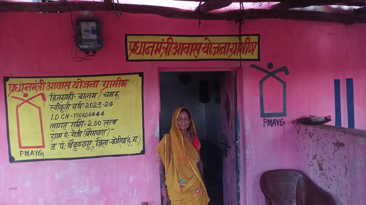 CG : बालमचंद की बूढ़ी आंखों में चमक रही हैं पक्के मकान की खुशियां
