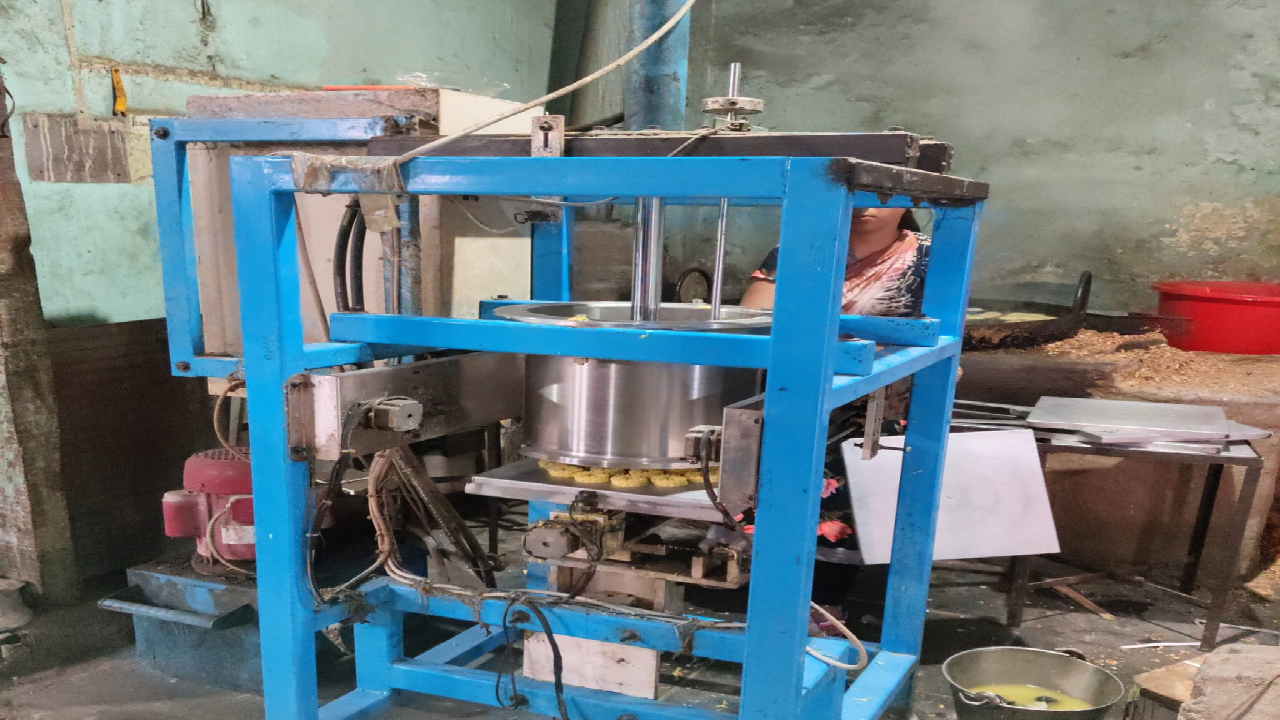CG : सेवा की कहानी : नमकीन के स्वाद के साथ बढ़ी आमदनी, पीएमएफएमई योजना से महेंद्र ने शुरू किया अपना कारोबार
