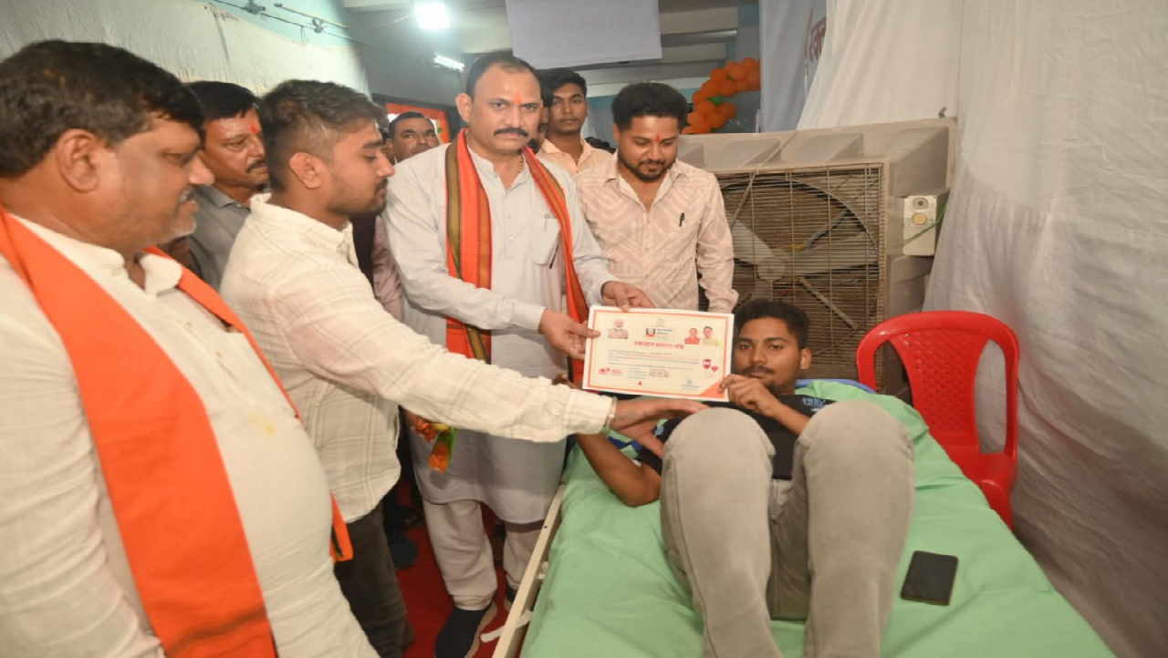 CG : एक छत के नीचे जुटे विशेषज्ञ डॉक्टर, 10 हजार लोगों के स्वास्थ्य परीक्षण का लक्ष्य