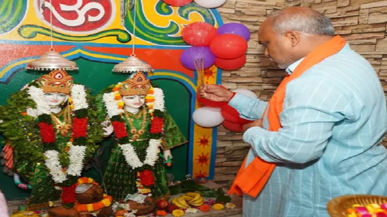 CG : जन्माष्टमी महोत्सव में शामिल हुए विधायक ललित चंद्राकर…