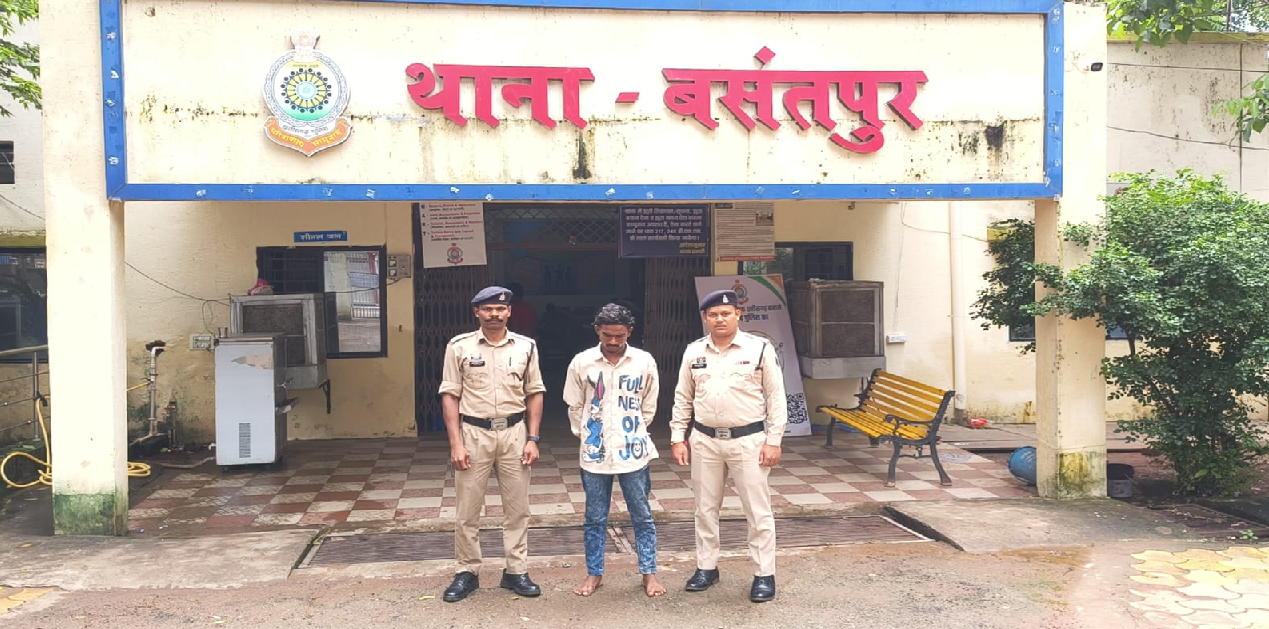 राजनांदगांव : नंदई नंदई चौक पर चाकू लहराकर लोगों को भयभीत करने वाला आरोपी गिरफ्तार ...