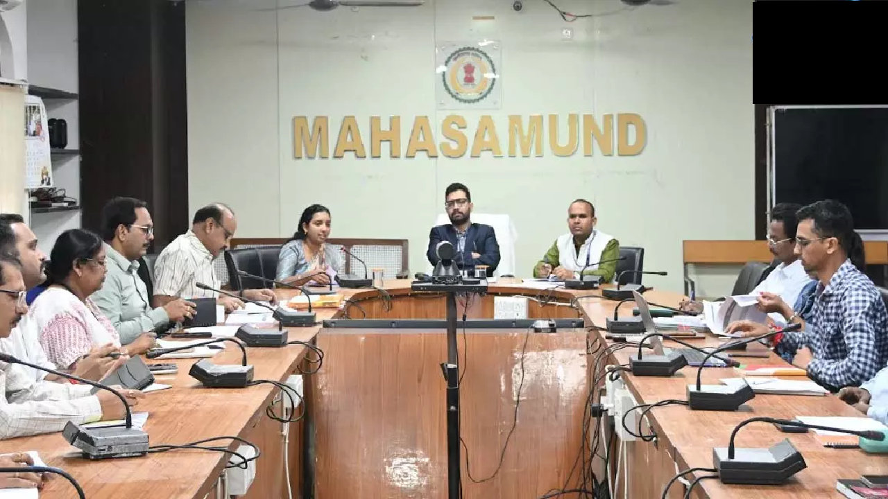 CG : आकांक्षी जिला एवं विकासखंड कार्यक्रम के सूचकांकों की कलेक्टर ने की समीक्षा …
