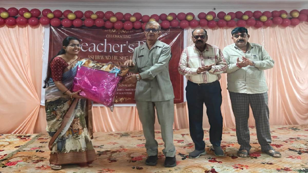 CG : आशीर्वाद इंग्लिश स्कूल में मनाया गया शिक्षक दिवस …