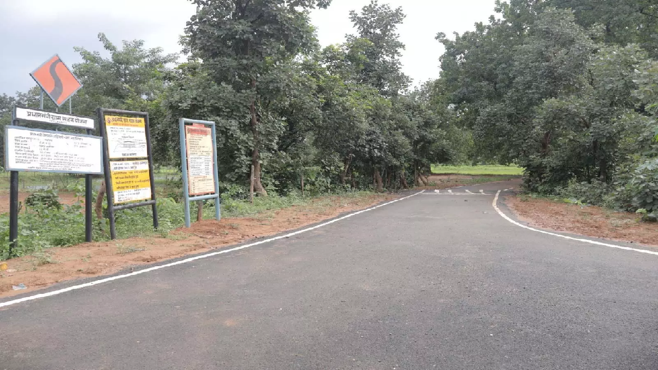 CG : सेवा संकल्प अभियान: जहां पहले कीचड़ में थम जाते थे कदम, अब पक्की सड़क पर दौड़ती है जिंदगी …