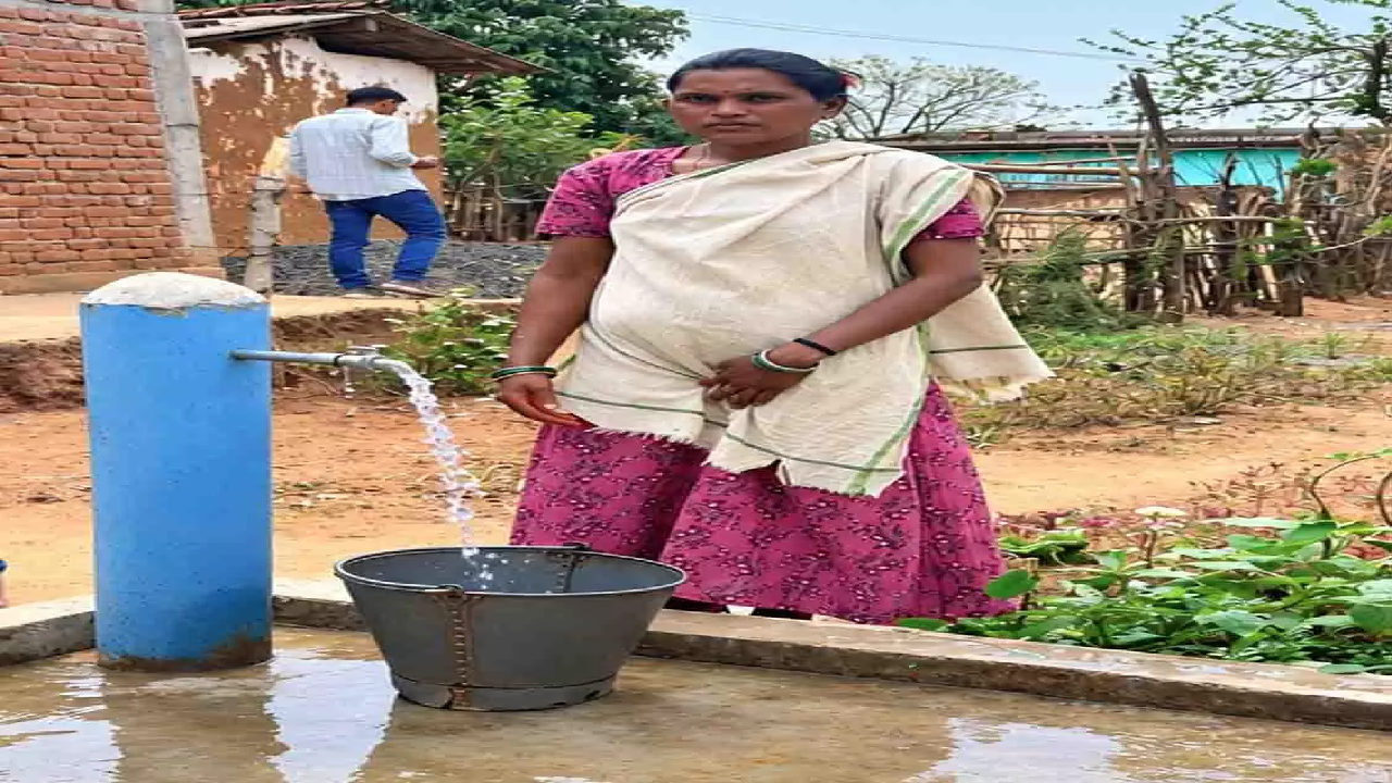 CG : जिस पानी के लिए मीलों चलती थीं महिलाएं, अब साय सरकार में वही जल पहुंच रहा घर की चौखट तक ..