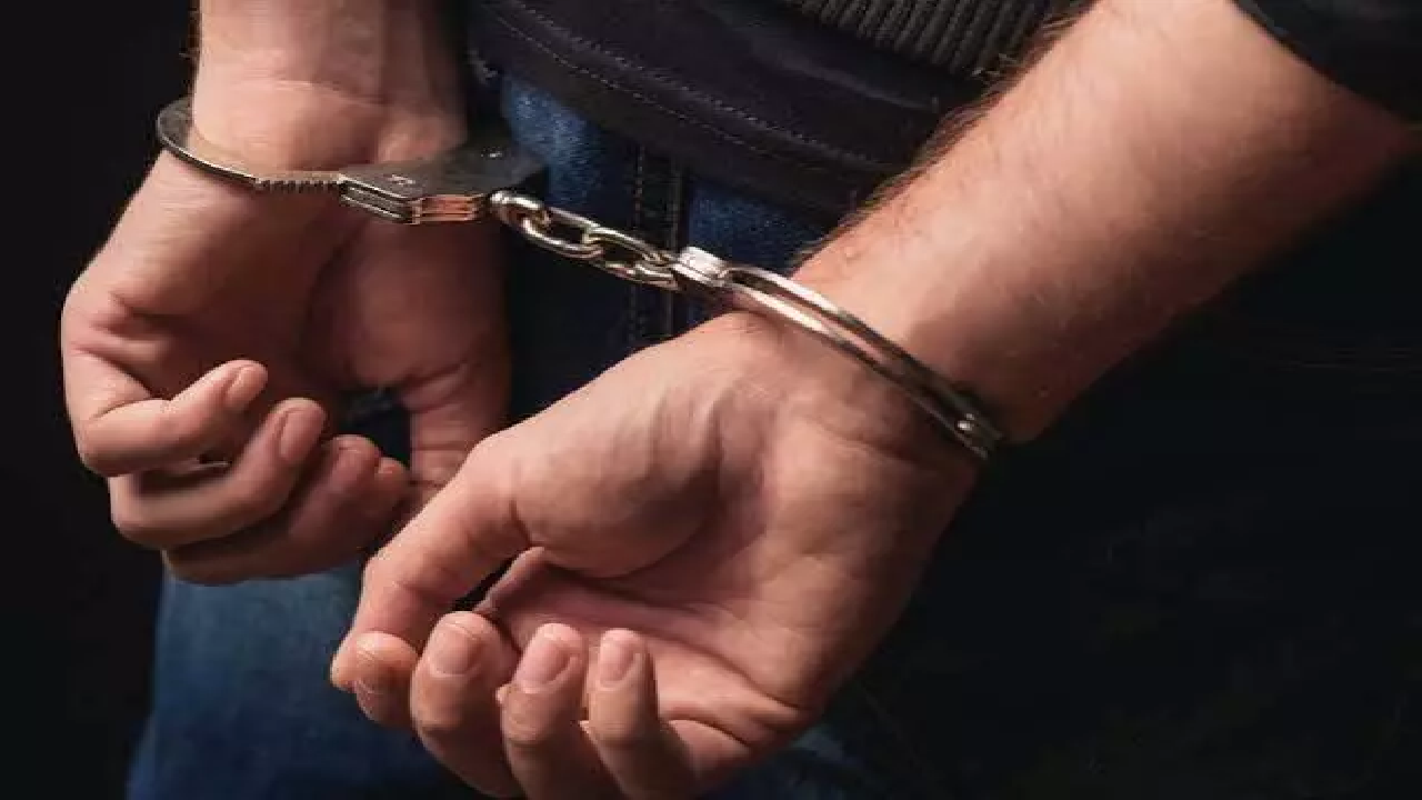CG : सट्टा पट्टी खिलाते आरोपी को पुलिस ने दबोचा नगदी और सट्टा पर्ची जब्त …