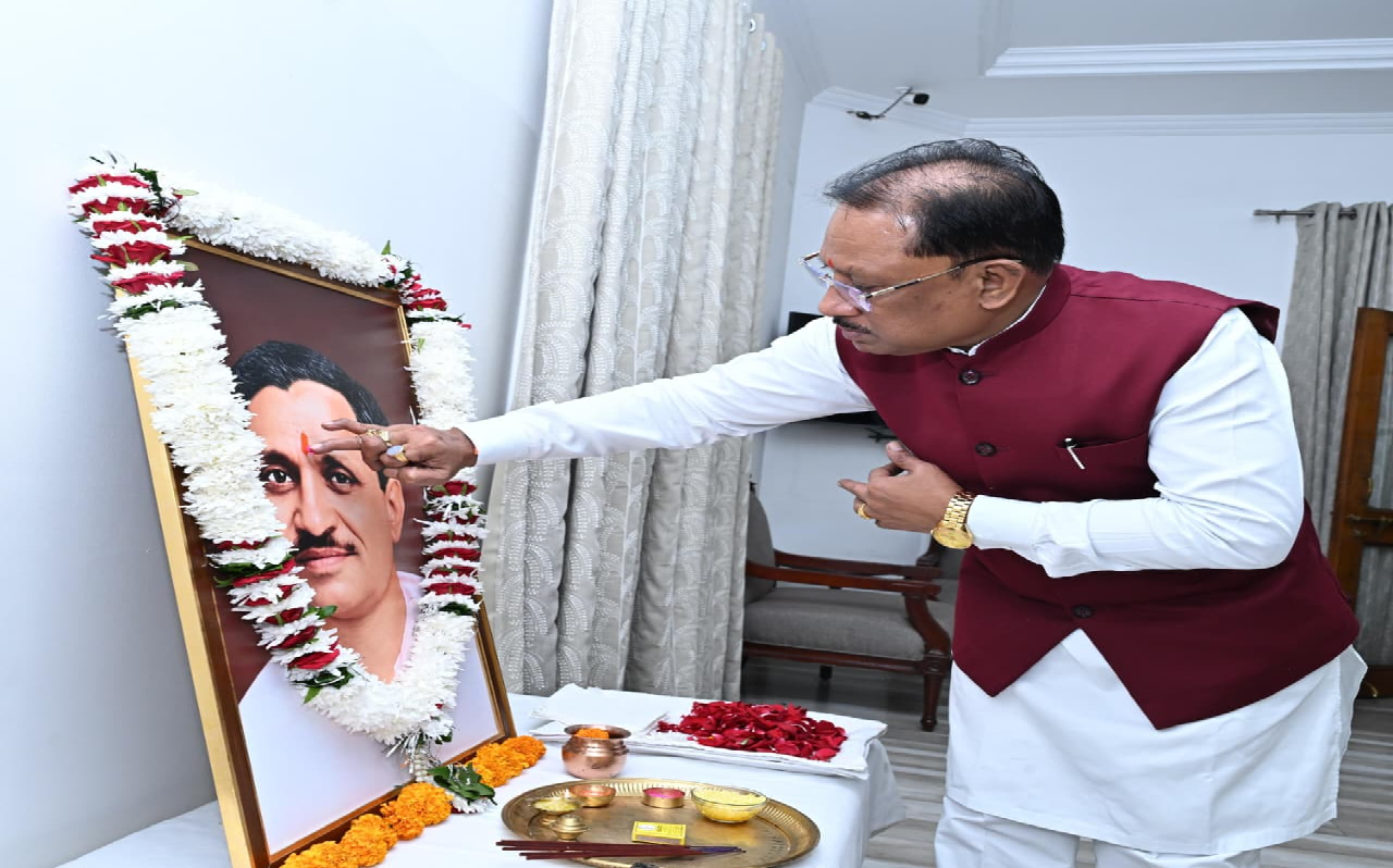 मुख्यमंत्री विष्णुदेव साय ने पंडित दीनदयाल उपाध्याय की जयंती पर उन्हें किया नमन ...