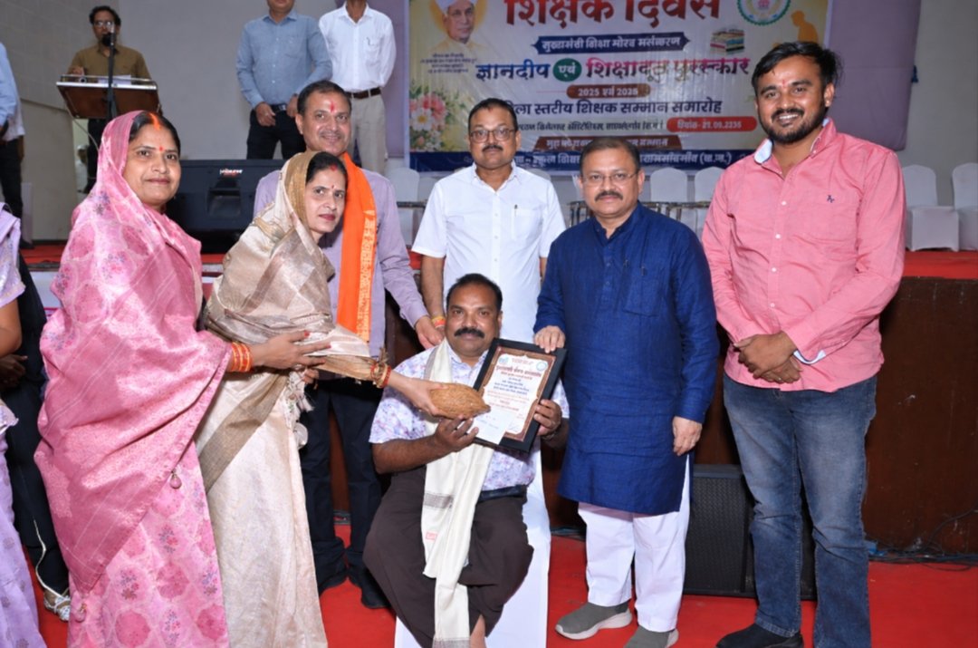 राजनांदगांव : मुख्यमंत्री शिक्षा गौरव अलंकरण से सम्मानित हुए शिक्षक रोहित साहू…