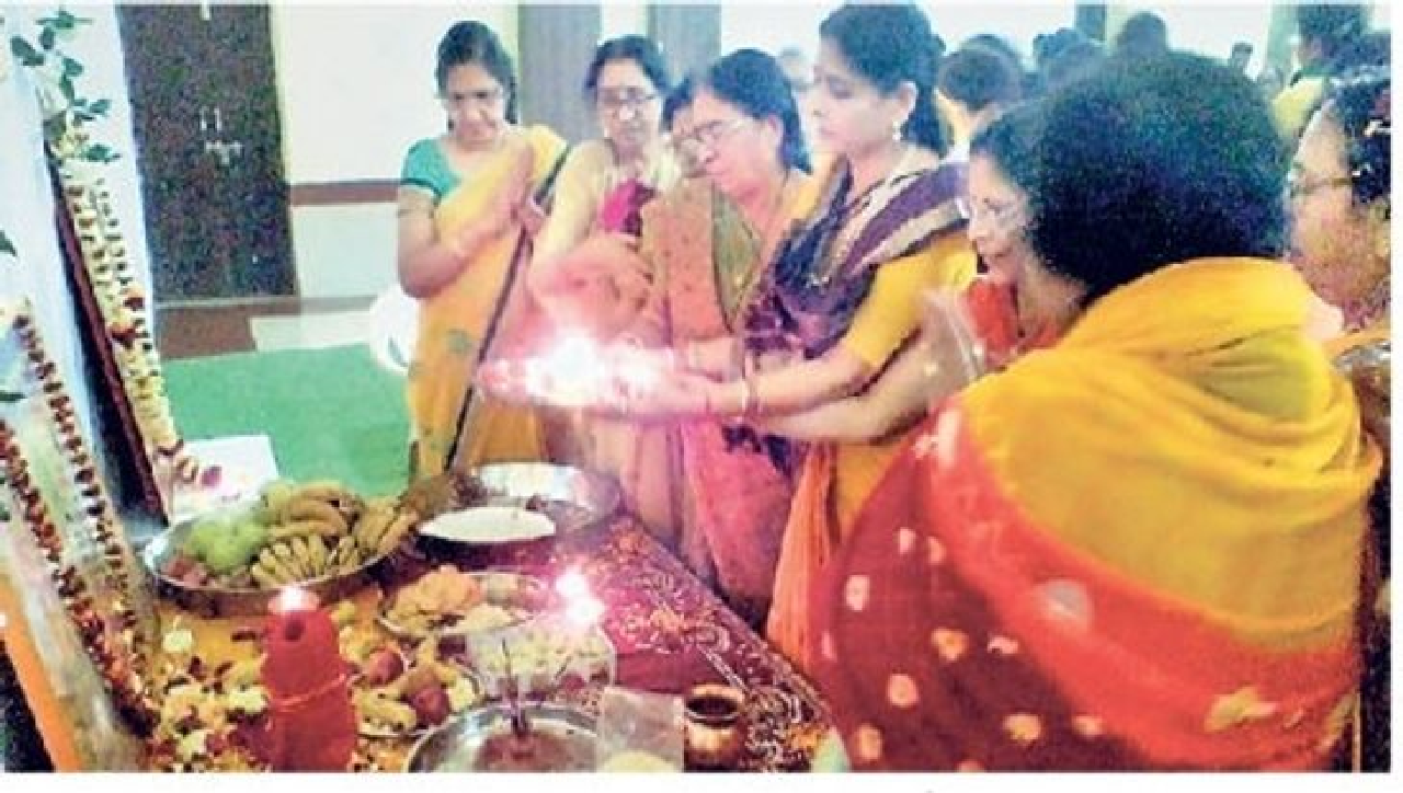 राजनांदगांव : कस्तूरबा और आराधना मंडल की महिलाओं ने पीड़ित की मदद के लिए बढ़ाए हाथ...