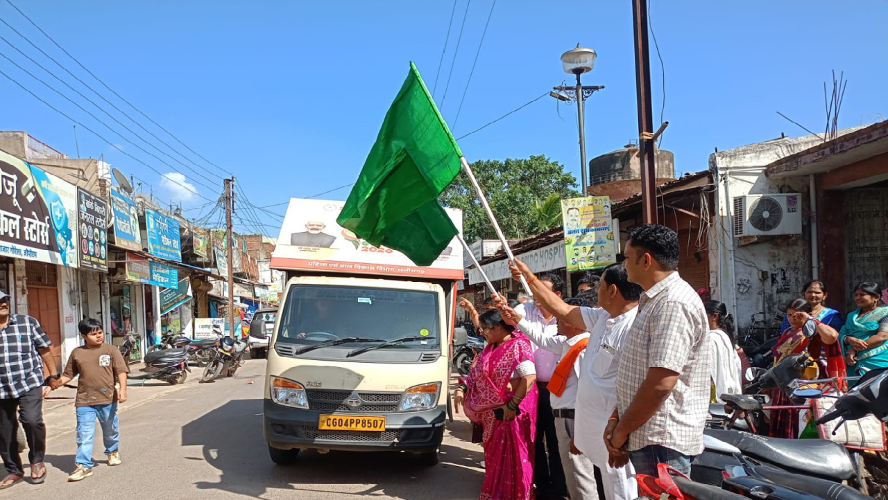 CG : राष्ट्रीय पोषण माह : नगर पालिका अध्यक्ष मुकेश दुबे ने पोषण रथ को हरी झंडी दिखाकर किया रवाना