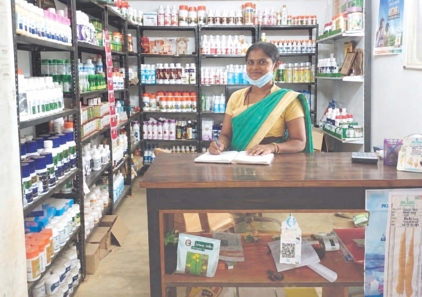 राजनांदगांव : बिहान ने दिखाई नई राह, मेहनत से कविता निषाद बनी लखपति दीदी - गृहणी से सफल उद्यमी तक का सफर, सेनेटरी पैड निर्माण और कृषि दुकान से बढ़ी आमदनी
