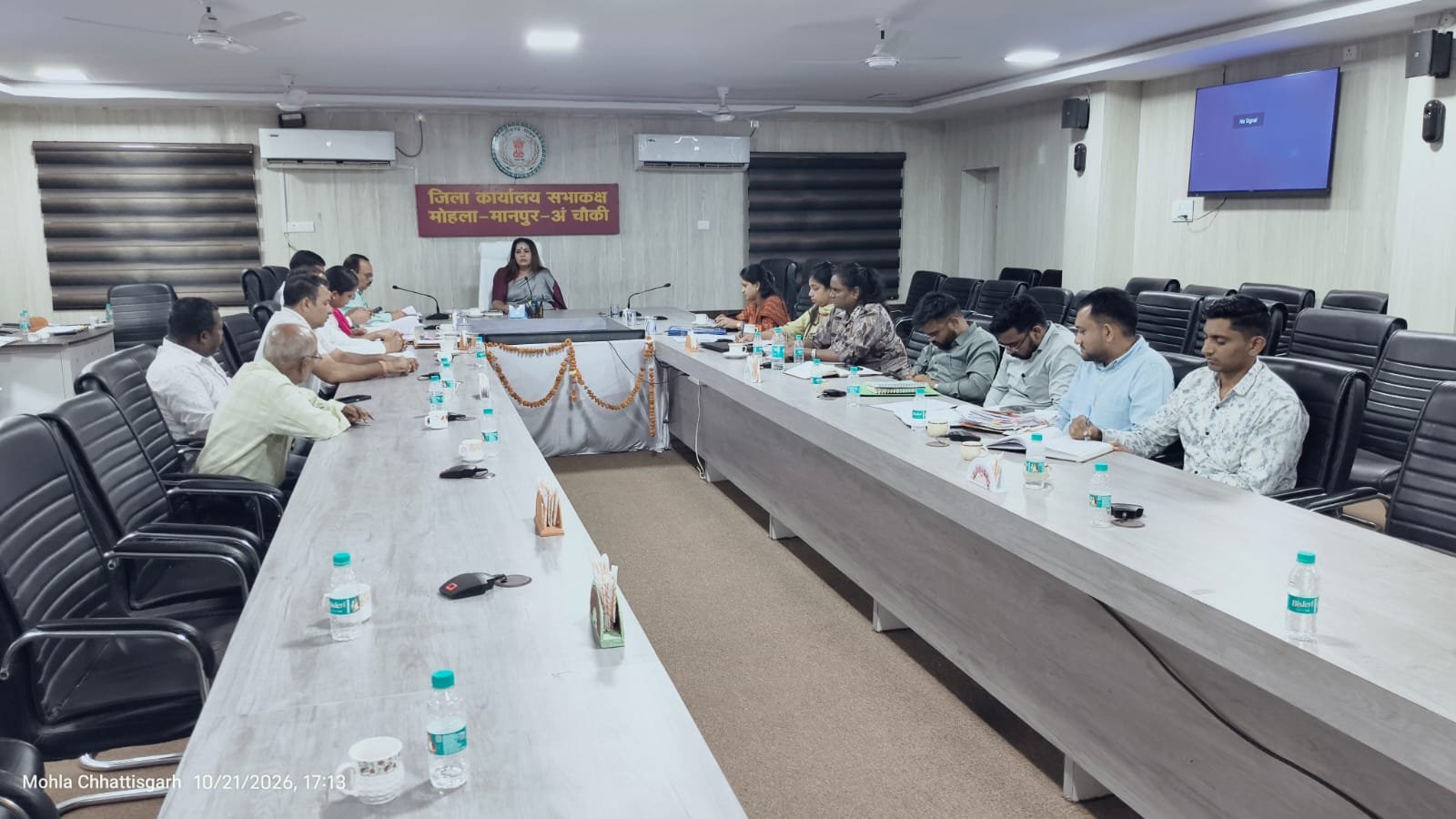 मोहला : मतदाता सूची पुनरीक्षण की तैयारियों को लेकर कलेक्टर तनुजा सलाम ने राजनीतिक दलों के प्रतिनिधियों की ली बैठक