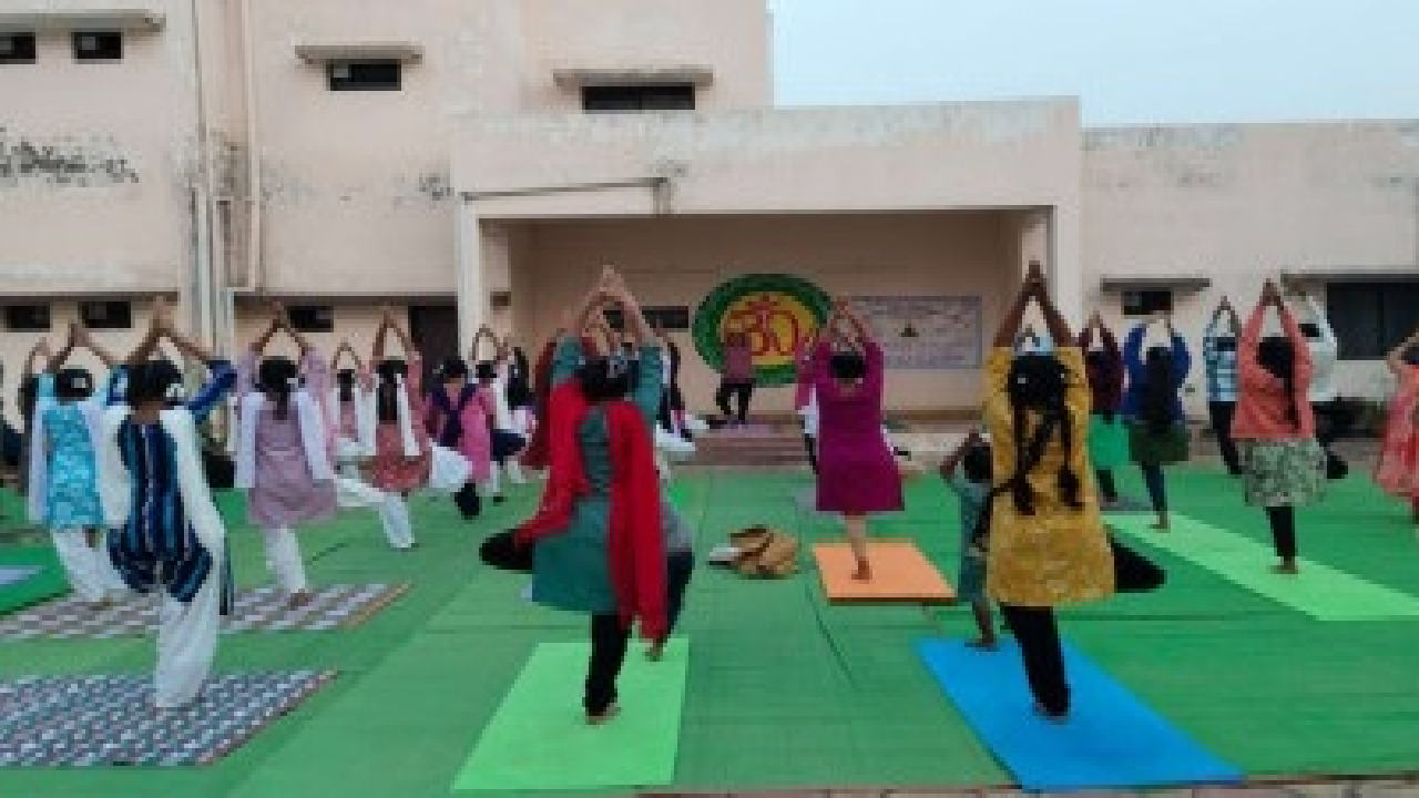 CG : महासमुंद में आयुष सेवाओं का विस्तार, पांच साल में 8.4 लाख से ज्यादा लोगों को मिला लाभ …