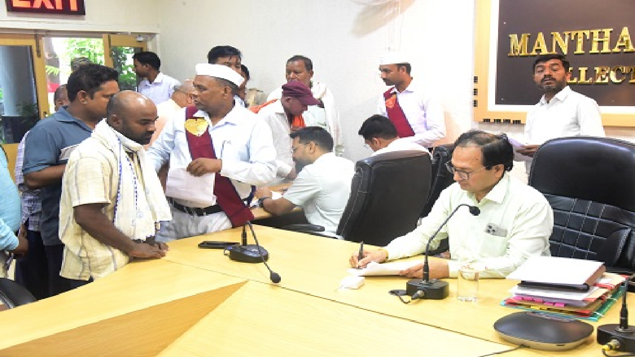 CG : कलेक्टर ने जनदर्शन में सुनी लोगों की समस्याएं …