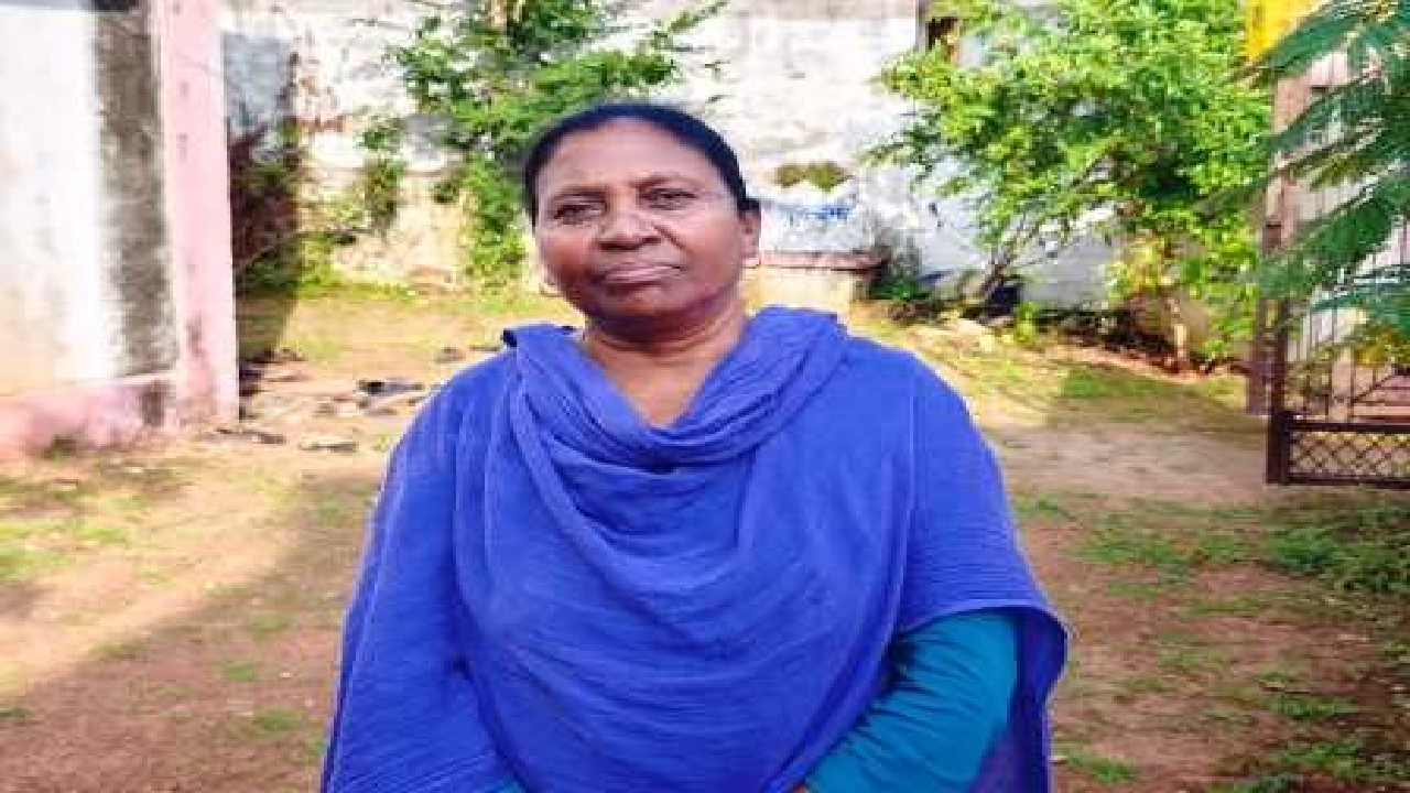 CG : जब आंगनबाड़ी कार्यकर्ता आयशा खान को मिला सम्मान, गौरव और उत्साह से खिल उठा चेहरा …