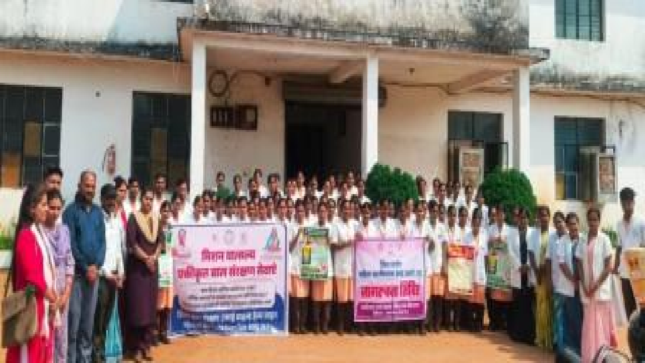 CG : छात्राओं को मिशन वात्सल्य, पॉक्सो एक्ट, हेल्पलाइन 181 व 1098 तथा विभागीय योजनाओं की दी गई विस्तृत जानकारी …