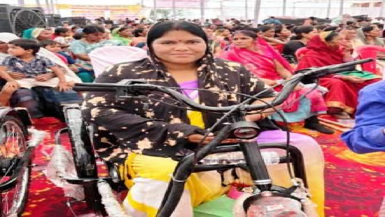 CG : मोटराइज्ड ट्राइसाइकिल से सफुरा बाई के लिए आसान हुआ सफर, दूसरों पर निर्भरता कम …