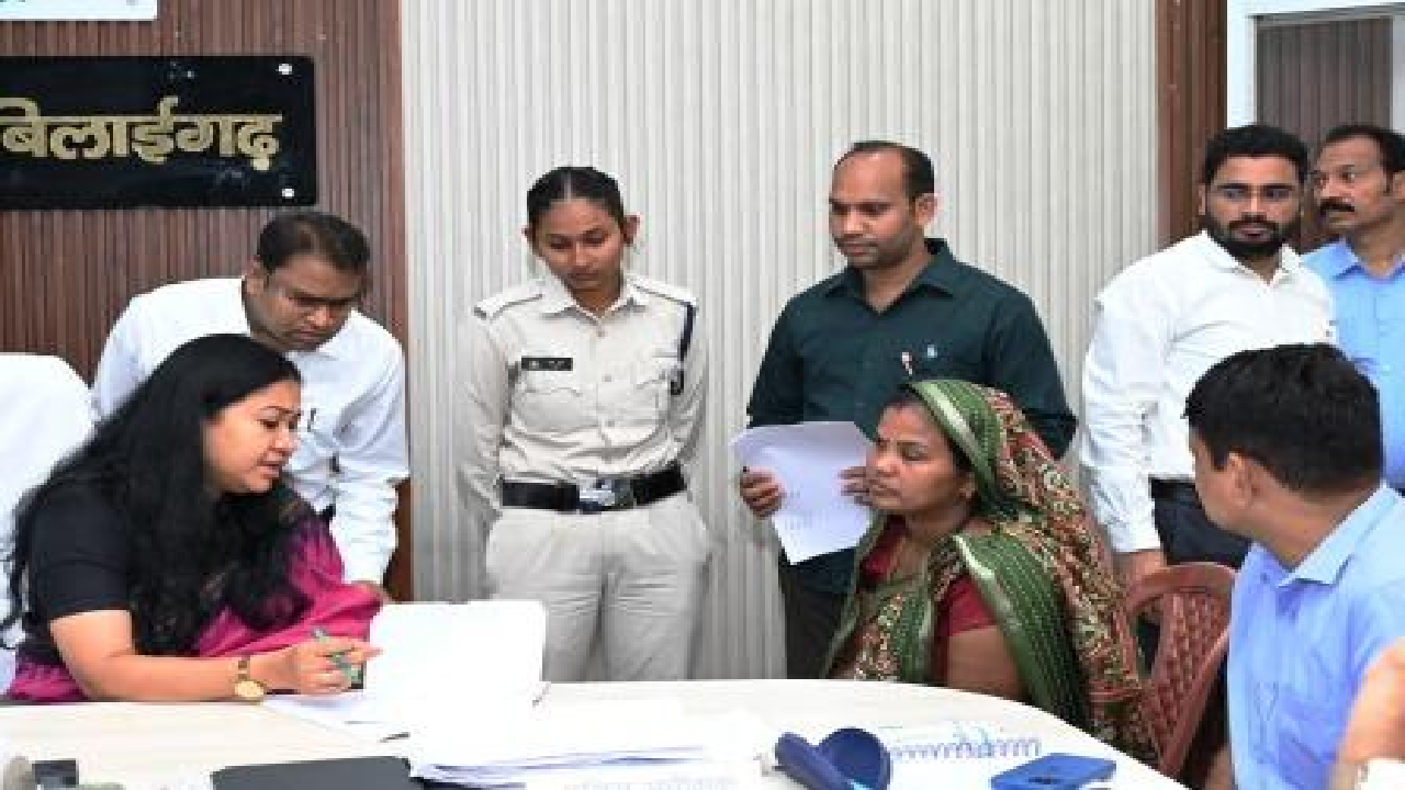 CG : कलेक्टर जनदर्शन में ग्रामीणों की समस्याओं और मांगों की हुई सुनवाई …