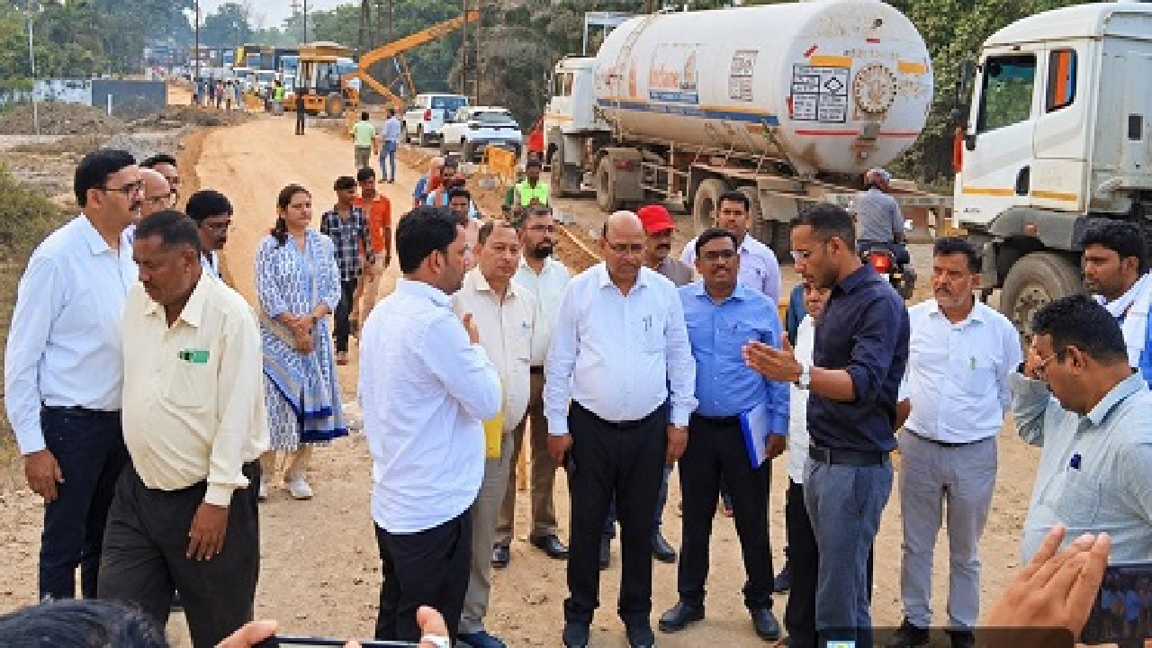 CG : लोक निर्माण विभाग के सचिव ने सड़कों की मरम्मत और बीटी पैच कार्यों में तेजी लाने के दिए निर्देश …