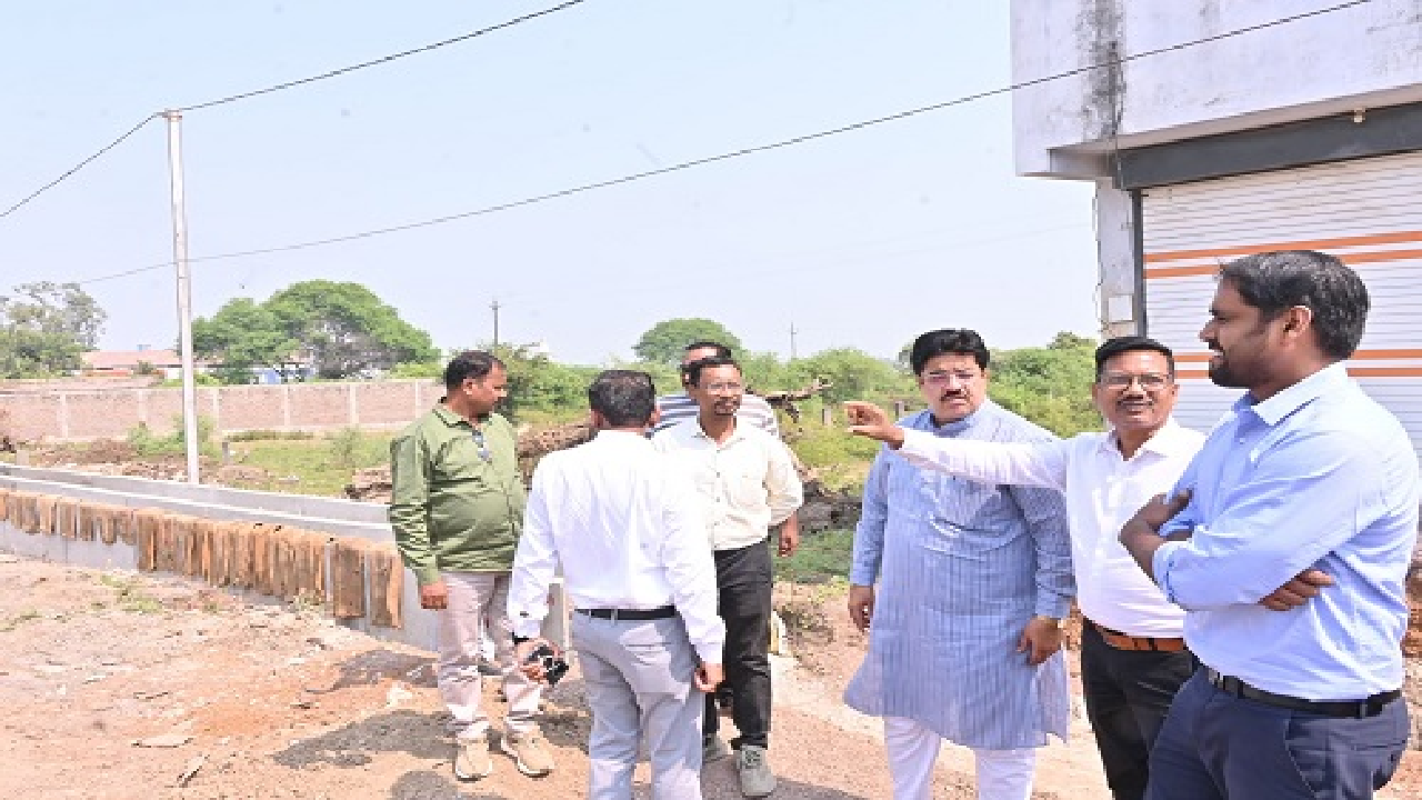 CG : धमतरी की सड़कों को मिलेगा आधुनिक स्वरूप, सुगम होगा आवागमन …