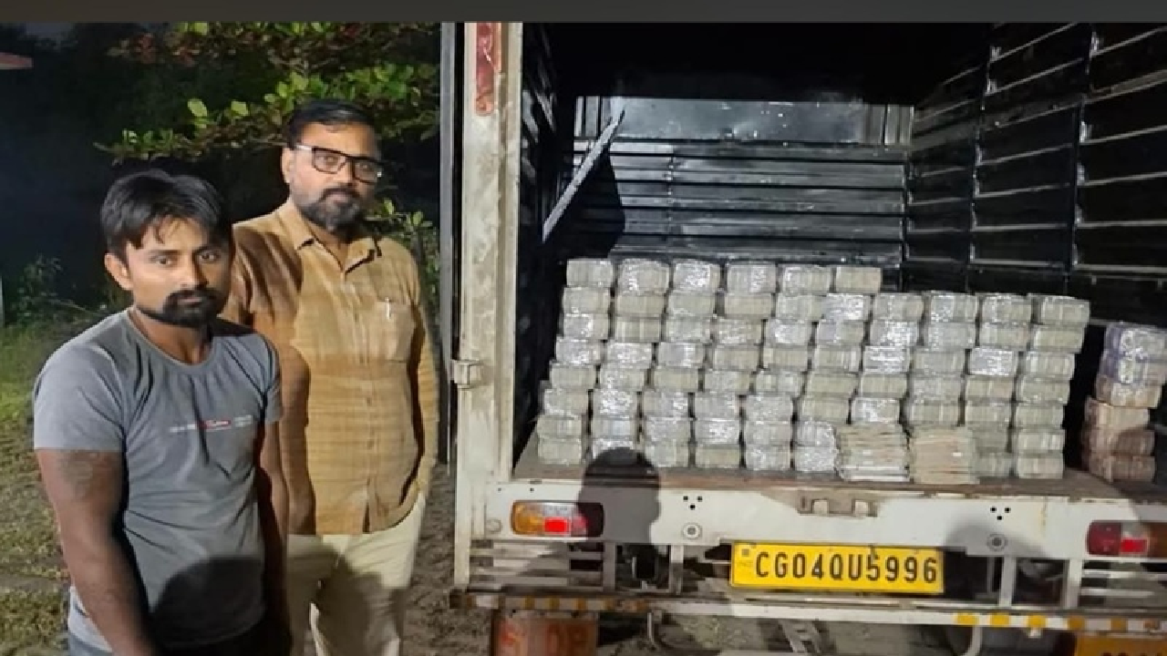 CG : दुर्ग में पिकअप के गुप्त चेंबर से मिले 4 करोड़ रुपये …