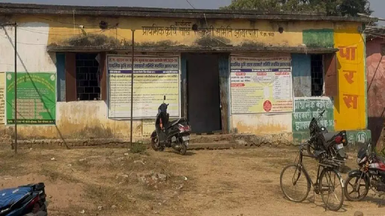 CG : गोदाम में खाद नहीं, रिकॉर्ड में भी हिसाब नहीं…आखिर कहां गए लाखों के खाद? …