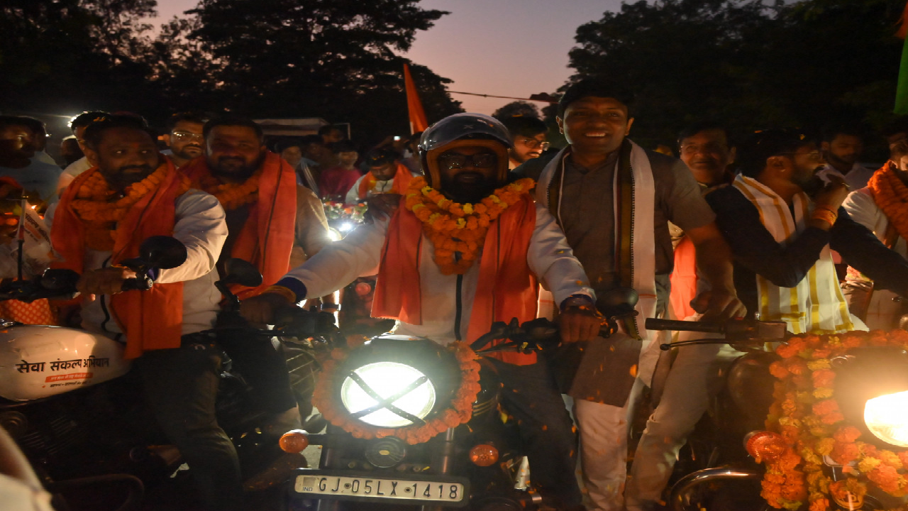 जन सेवा से राष्ट्र सेवा के 25 वर्ष का संदेश लेकर पहुंची बाइक रैली, स्वास्थ्य एवं कृषि मंत्री ने किया भव्य स्वागत ...